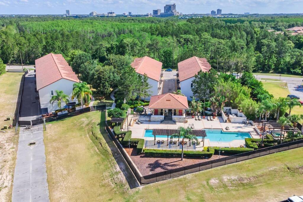 Cozy & Elegant 4Br Enchanted Townhouse - 1 Mile To Disney With Resort Pool, Gym, & Jacuzzi Orlando Zewnętrze zdjęcie